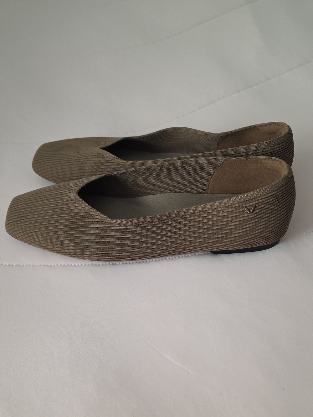 Vivaia Women’s Taupe Ribbed Slip-On Flats, W13/EUR45 (RARE)